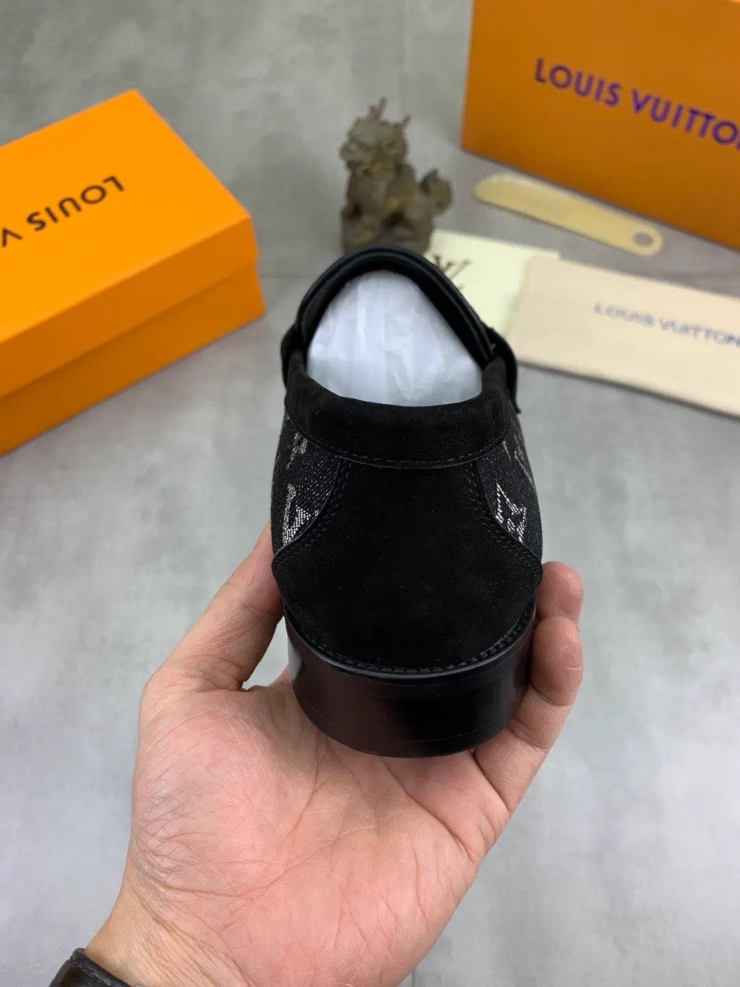 Men's men's shoes 💰P520 New style 💶[LOUIS VUITTON] Water-dyed Niuli Original order New style 🍀LV Louis Vuitton *——Top version of LV classic leather shoes! Made of imported original calfskin, original leather side strips and wear-resistant high-end rubber outsole! High quality products! Color: Black optional Size: 39-44 (45 customized)